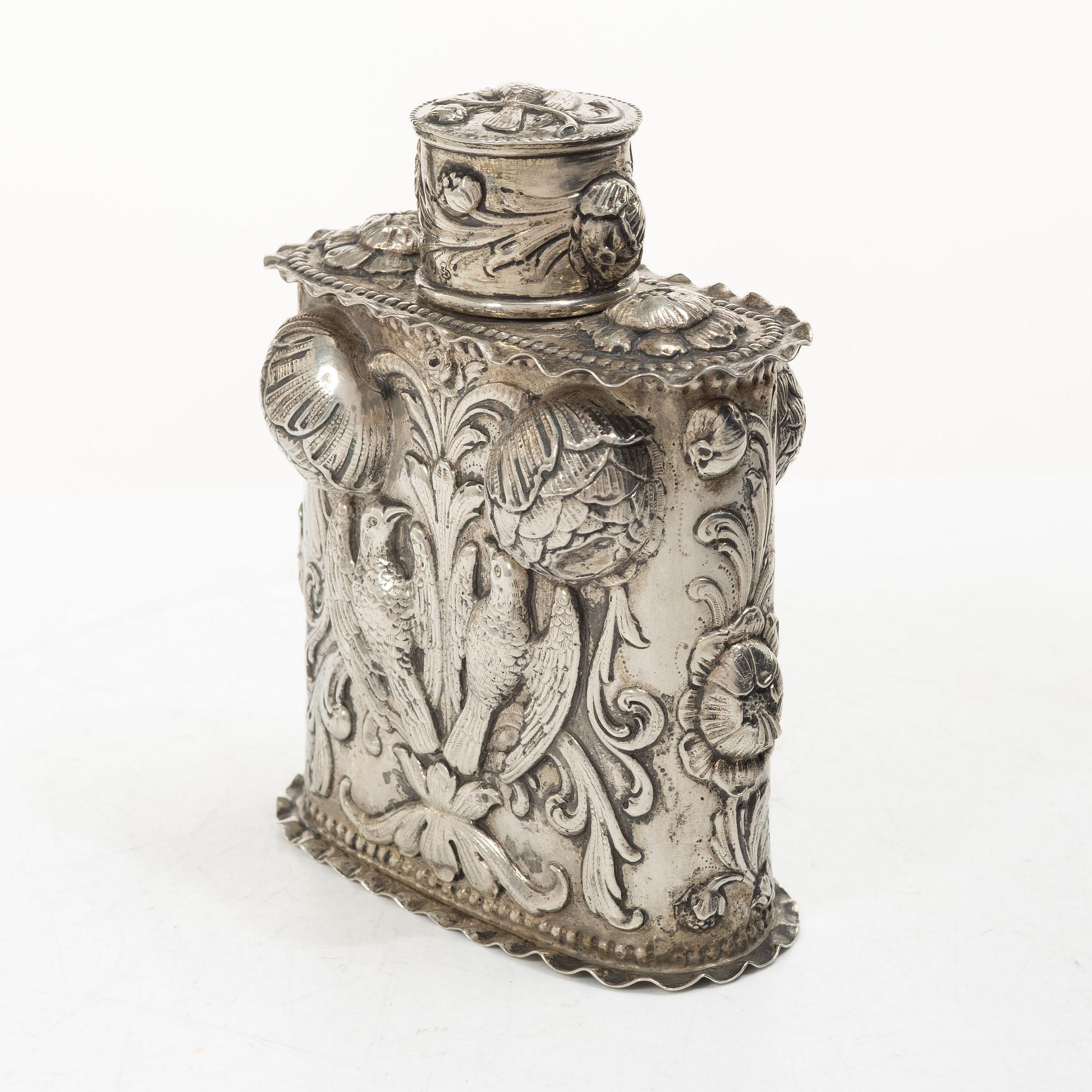 Silver tea caddy with lid, Baroque style, Germany, first half of the 20th century.