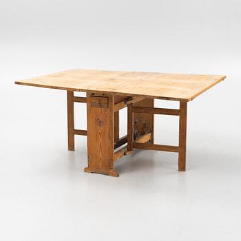 A pine gate-leg table, first part of the 19th century,