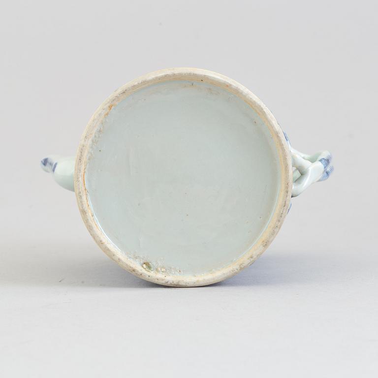 Two teapots with cover, Qing dynasty, late 19th century.