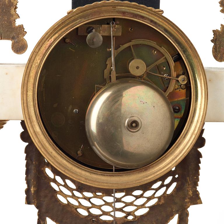BORDSPENDYL. Parisarbete, omkring år 1790, Louis XVI.