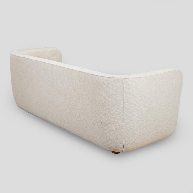 Flemming Lassen, sohva, "Vilhelm", valmistaja Audo Copenhagen. Uustuotanto. Muotoiltu 1935.