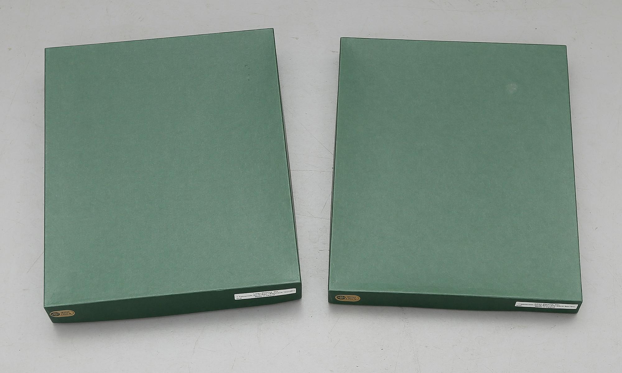 DUKAR, 2 st, linne, No 071, "Etamine", Fingal Irish Linen.