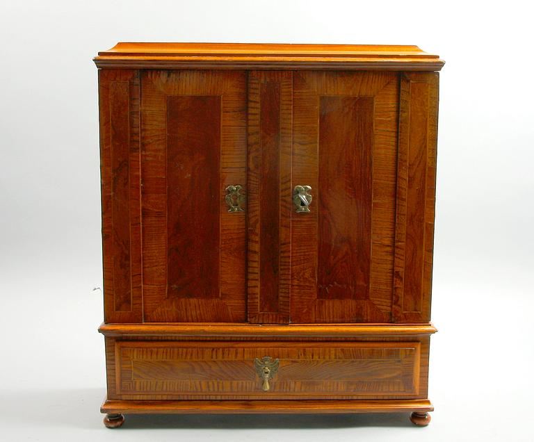 MINIATYRSKÅP, barock, 1700-talets mitt.