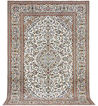 A Kashan carpet, c. 355 x 238 cm.