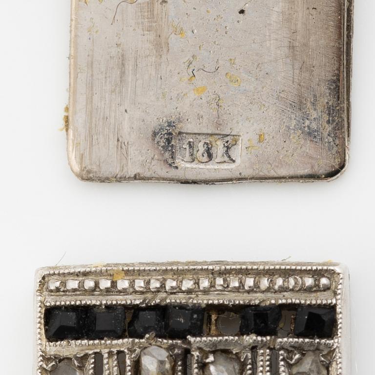 Pärlcollier med odlade pärlor, lås 18K vitguld med rosenslipade diamanter och carréslipade safirer.