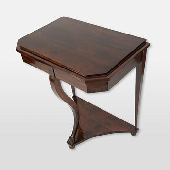 Spegel, empire, 1800-talets mitt, samt konsolbord, empirestil, omkring år 1900.