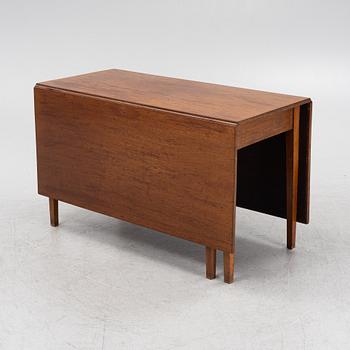 A mahogany drop leaf hunter's table, 19th Century.