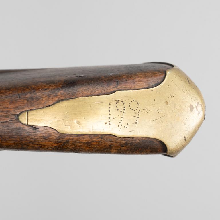 Flintlåsmusköt, brittiskt m/1794 med bajonett, svenskt s.k. subsidiegevär.