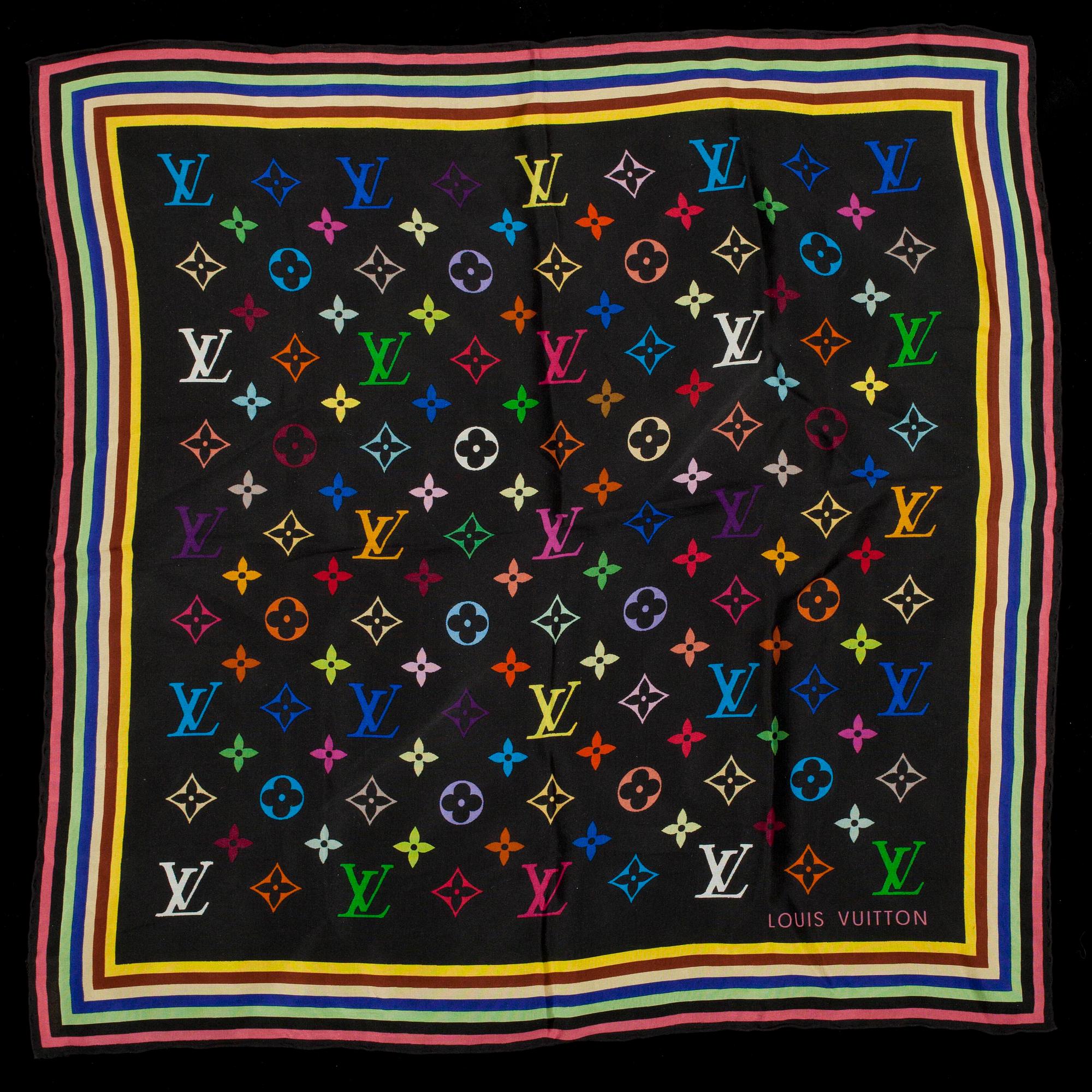SCARF, Louis Vuitton.