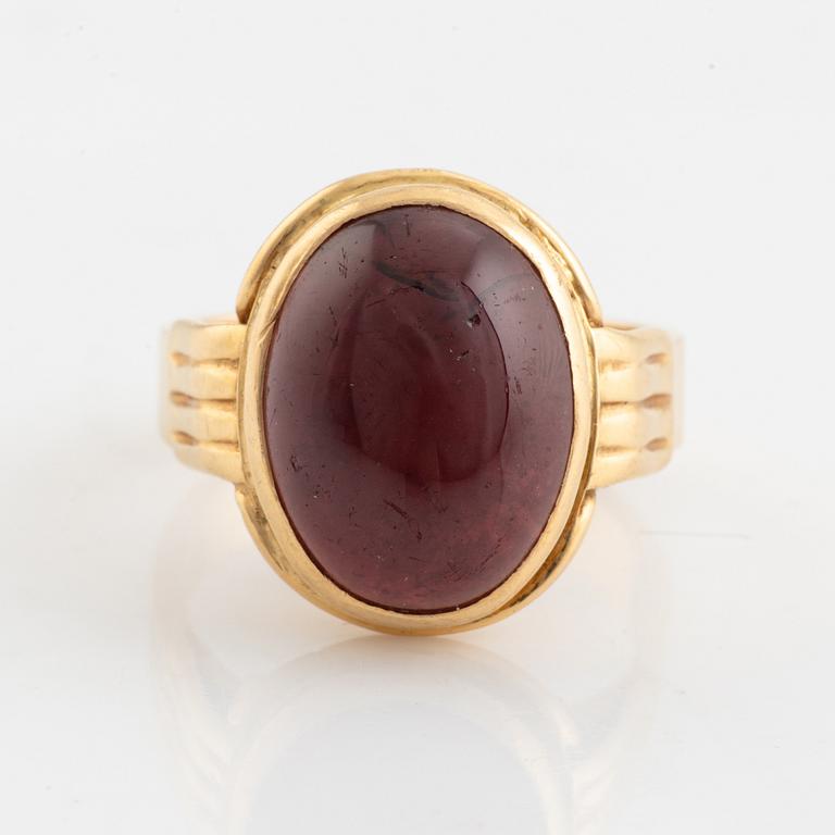 18K gold and cabochon cut garnet ring.