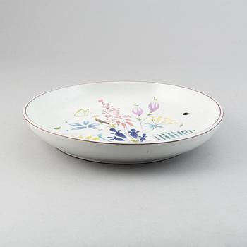 Stig Lindberg, an erathenware dish, Gustavsberg Studio, 1954.