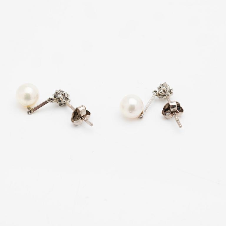 18K white gold earrings with cultured pearls and diamonds.