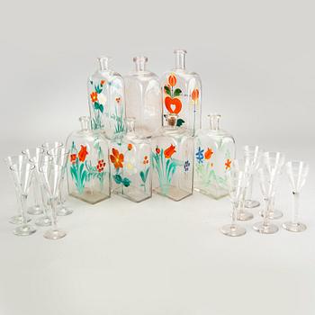 Snaspflaskor samt glas 7+11 st 1900-talets början.