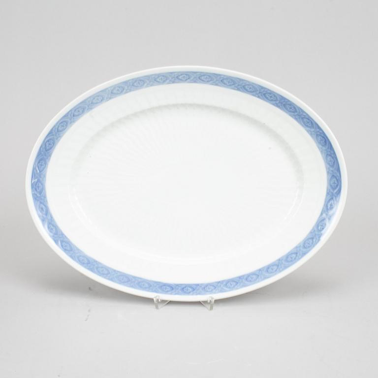 A Royal Copenhagen porcelain service "Blå vifte" by Arnold Krog, 28 pcs, Denmark.