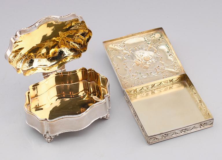 SKRIN samt DOSA, silver, svenska importstämplar, 1900-talets första hälft. Vikt ca 307 gram.