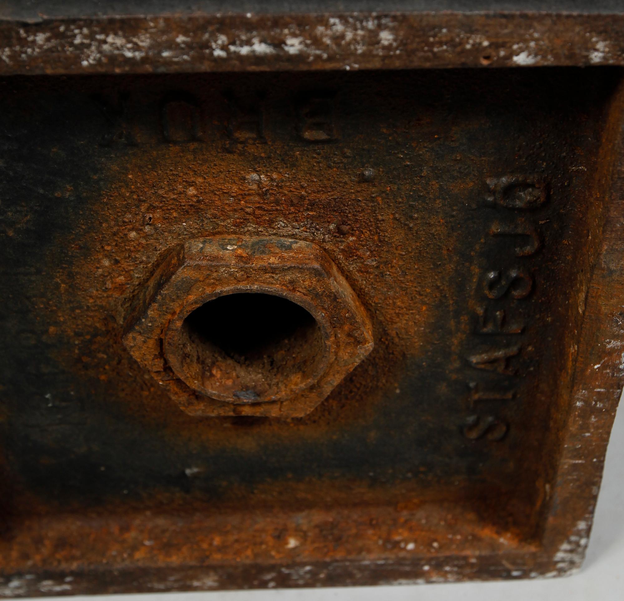 TRÄDGÅRDSURNOR, 1 par, gjutjärn, Stafsjö Bruk.