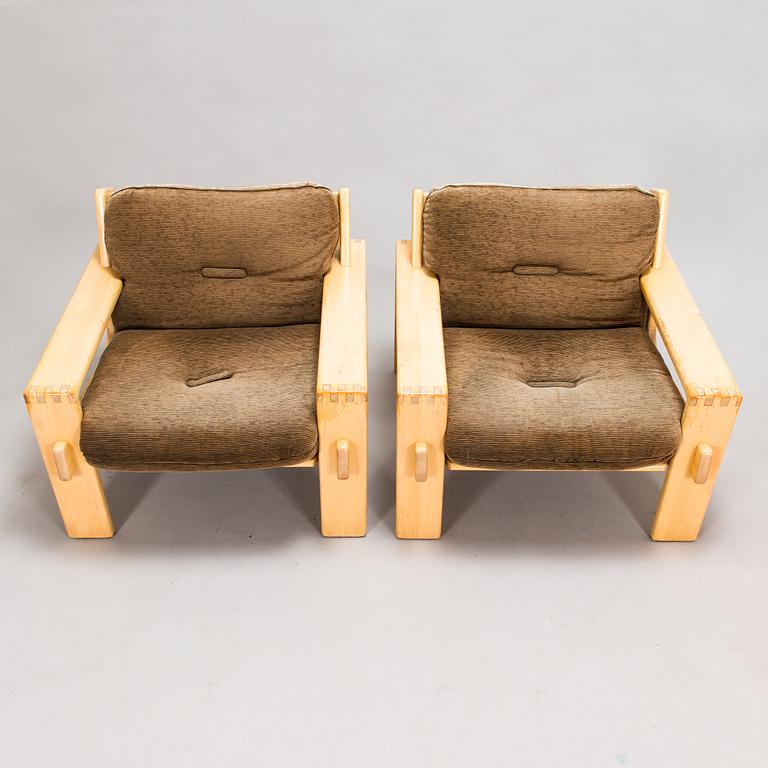 Esko Pajamies, A pair of 1970's 'Bonanza' armchairs, coffee table and sofa for Asko.