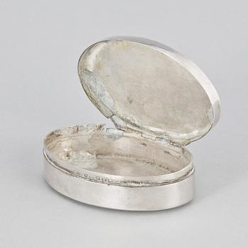 DOSA, silver, Johan Petter Hjulström Västerås 1838. Vikt ca 42 gram.