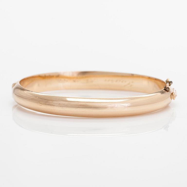 A 14K gold bangle. Westerback, Helsinki 1953.