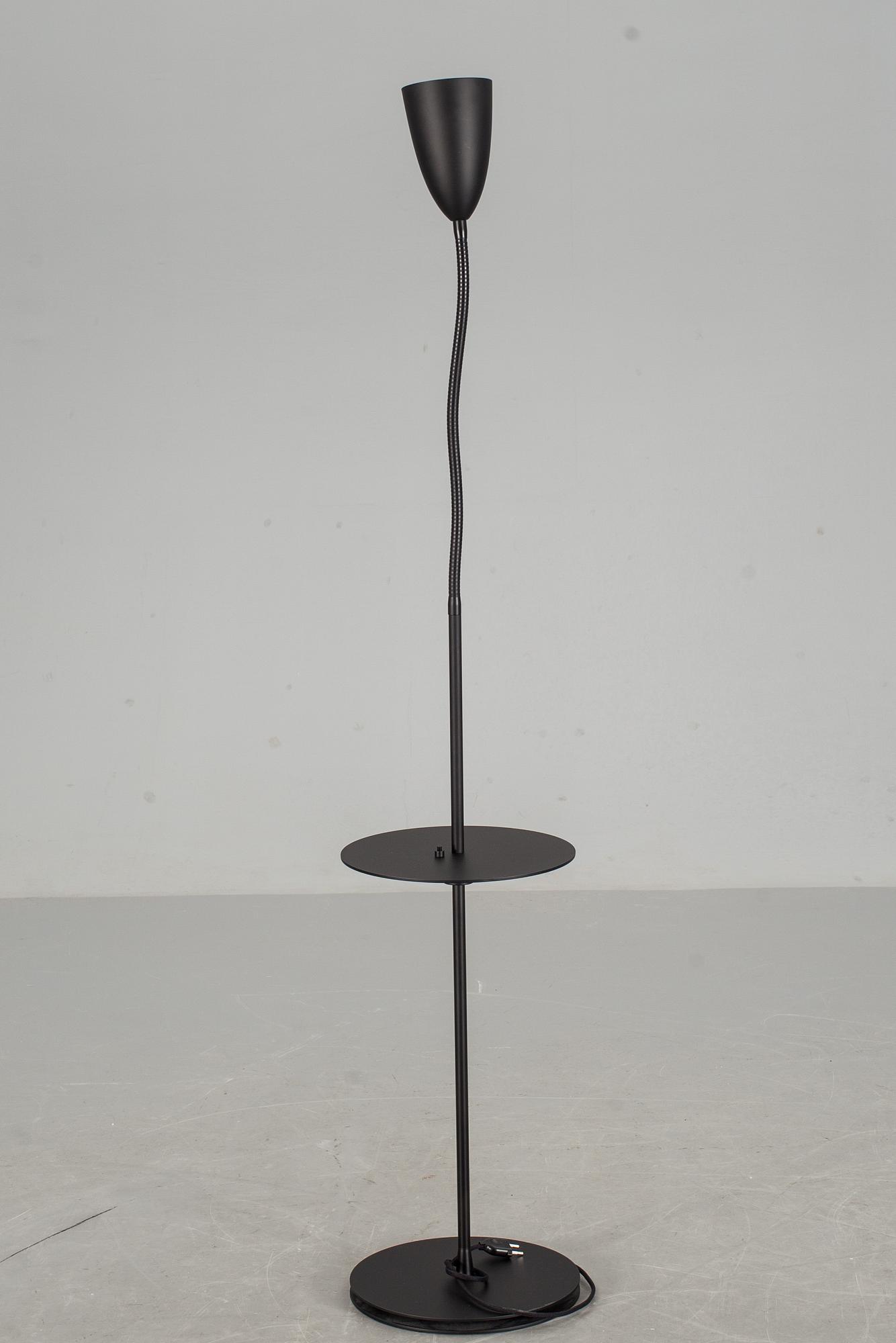 GOLVLAMPA med BORD, "Arkipelag", Niclas Hoflin, Ruben, formgiven 2005.
