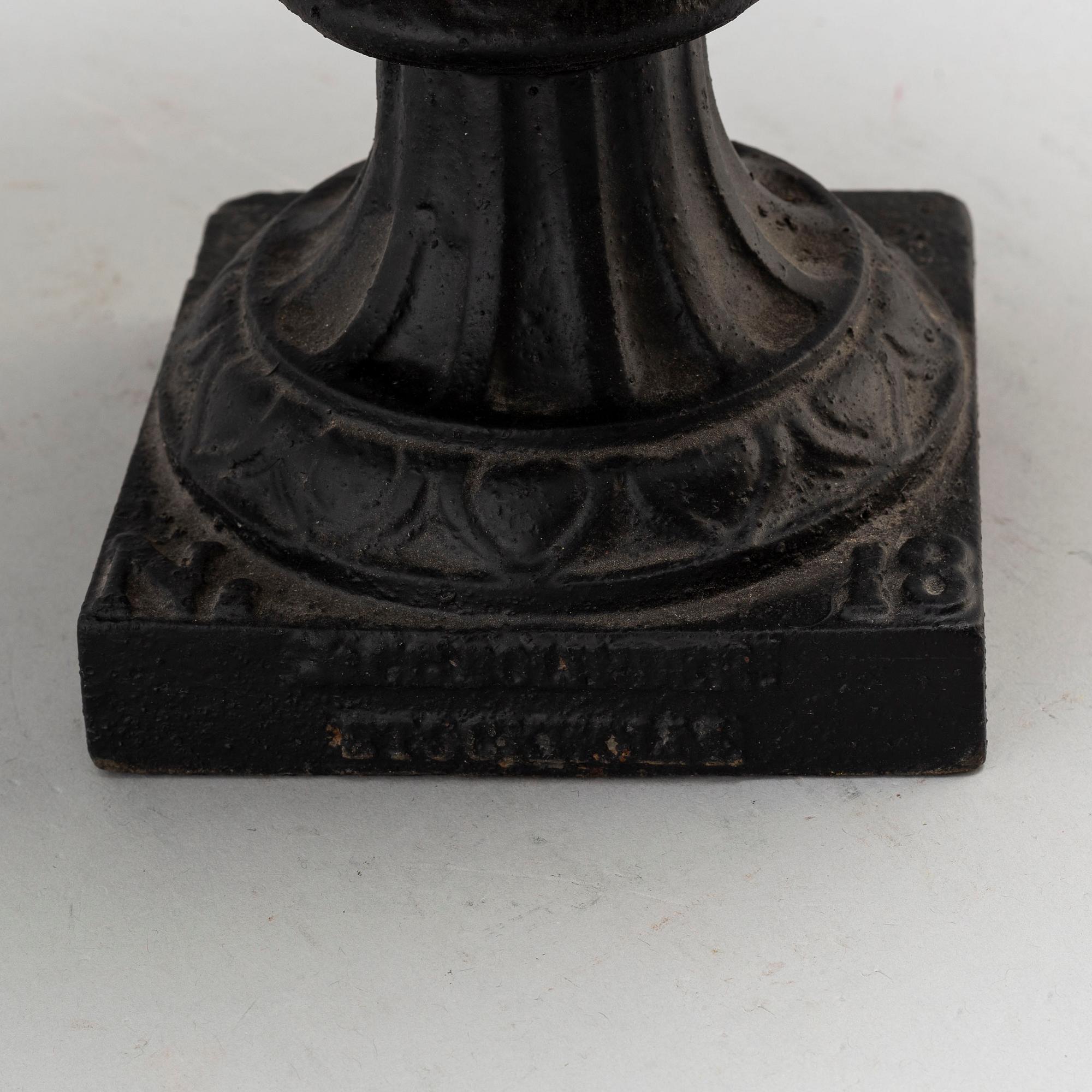 TRÄDGÅRDSURNA, gjutjärn, No 18, Bolinder, Stockholm.