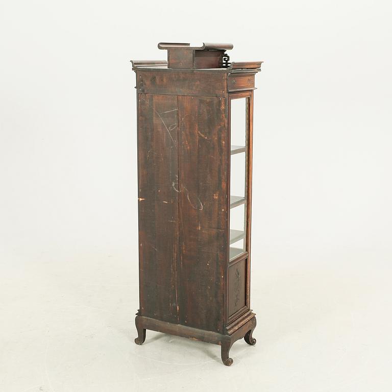 Vitrinskåp, kinesisk stil 1900-talets första hälft.