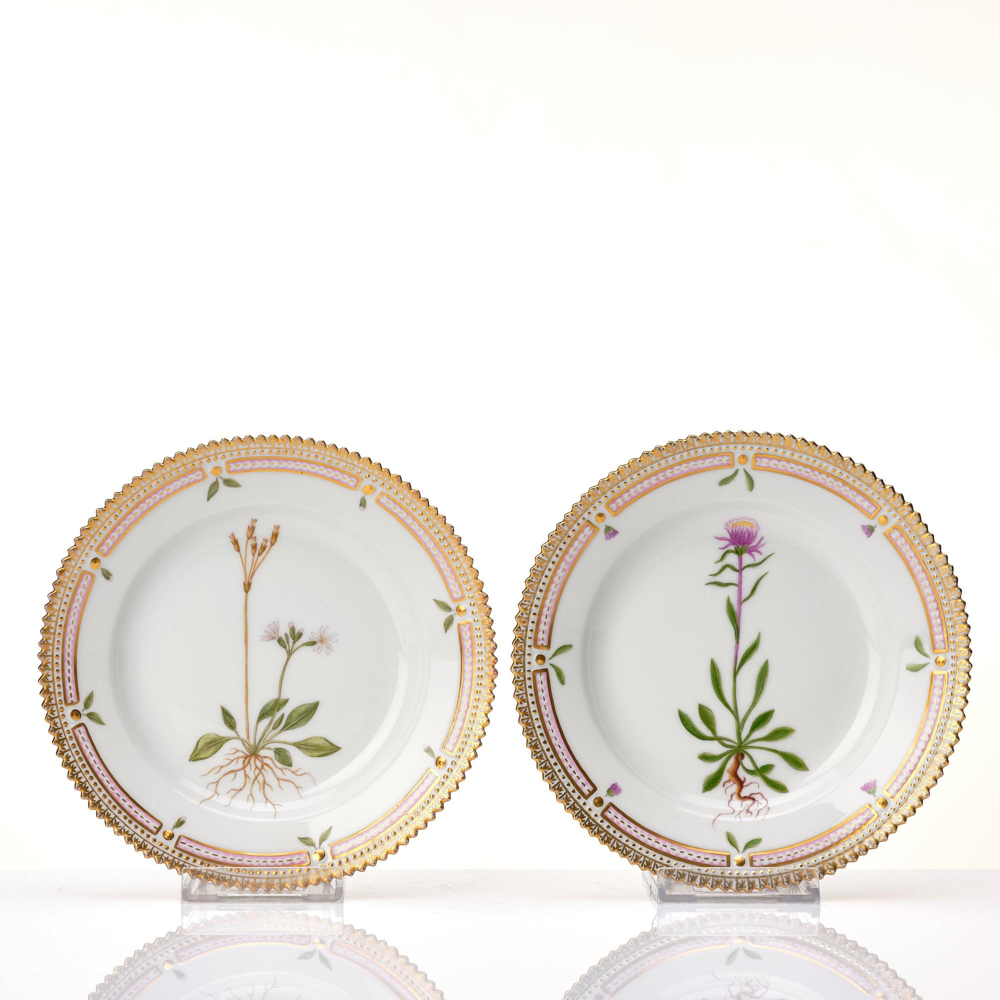 A set of 12 Royal Copenhagen 'Flora Danica' dishes, Denmark, 20th Century.