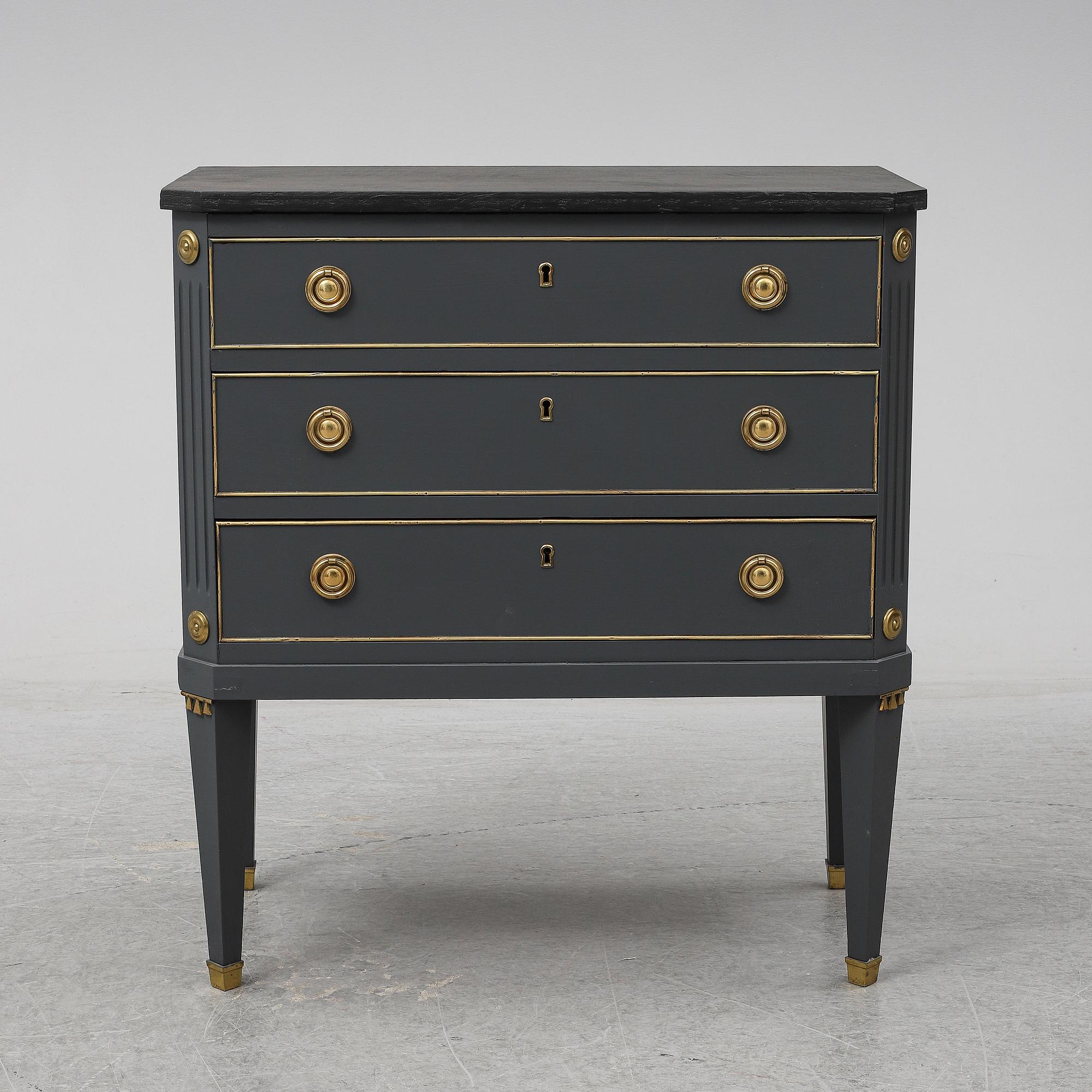 Late Gustavian style chest of drawers, second half of the 20th century.