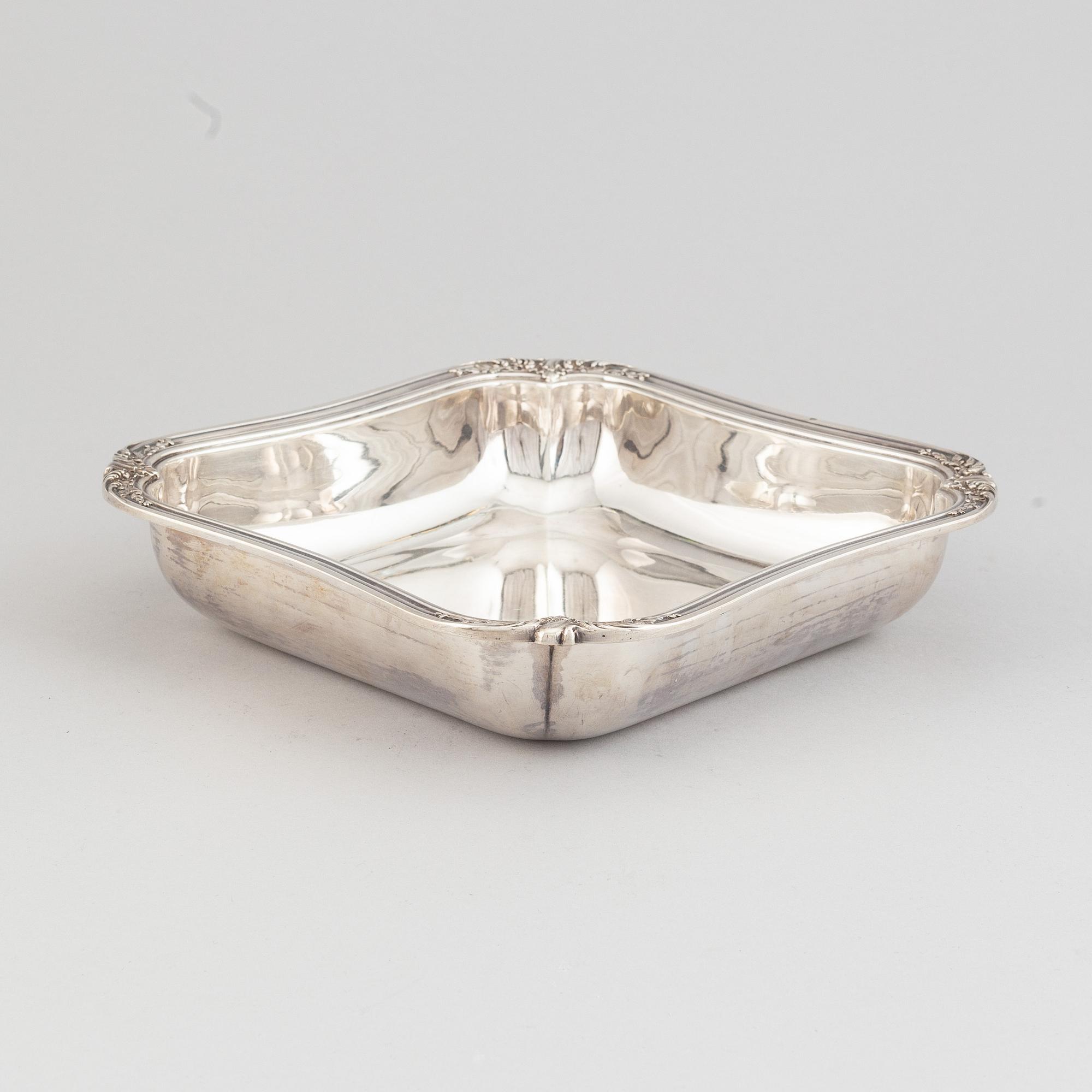 Two French 19th century silver 950/1000 dishes, after 1838.