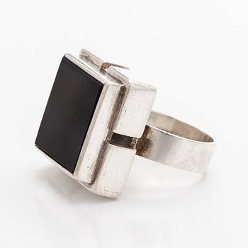 Helge Narsakka, sormus, hopeaa ja onyksi, Lahti 1963.