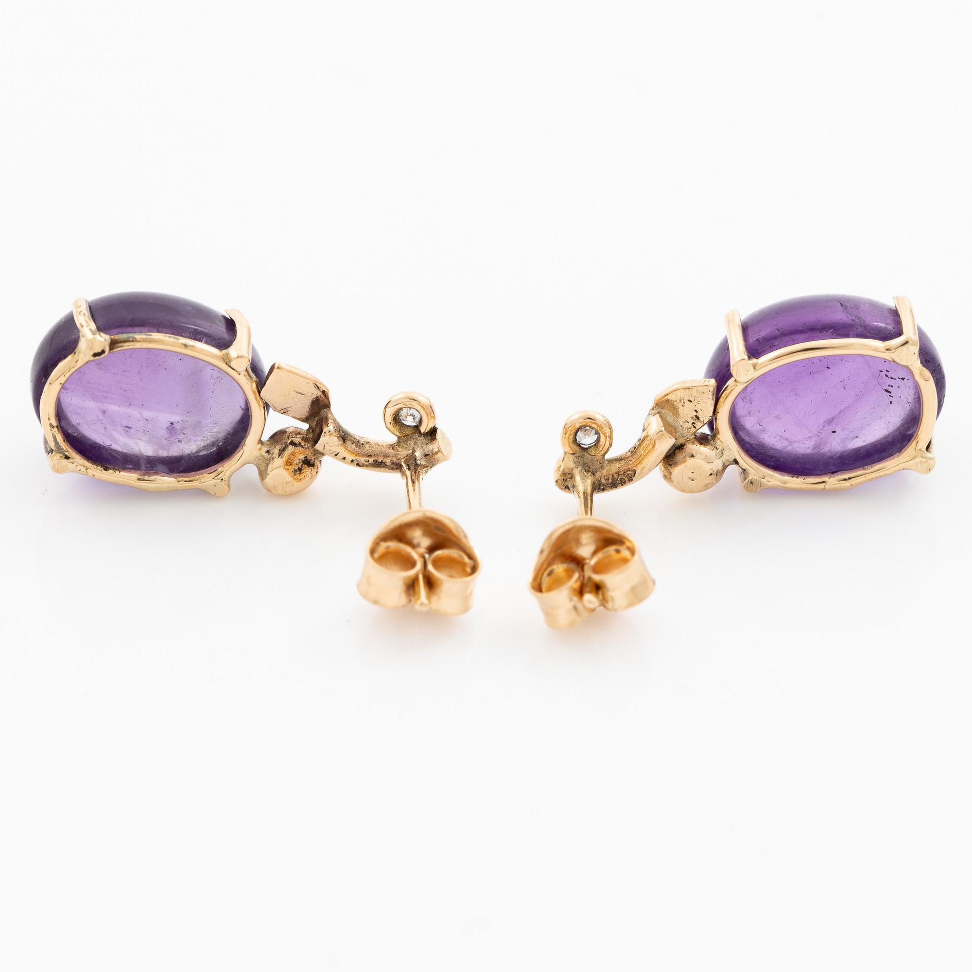 Örhängen, Mandelstam, 18K guld med cabochonslipade ametister och åttkant- och briljantslipade diamanter.