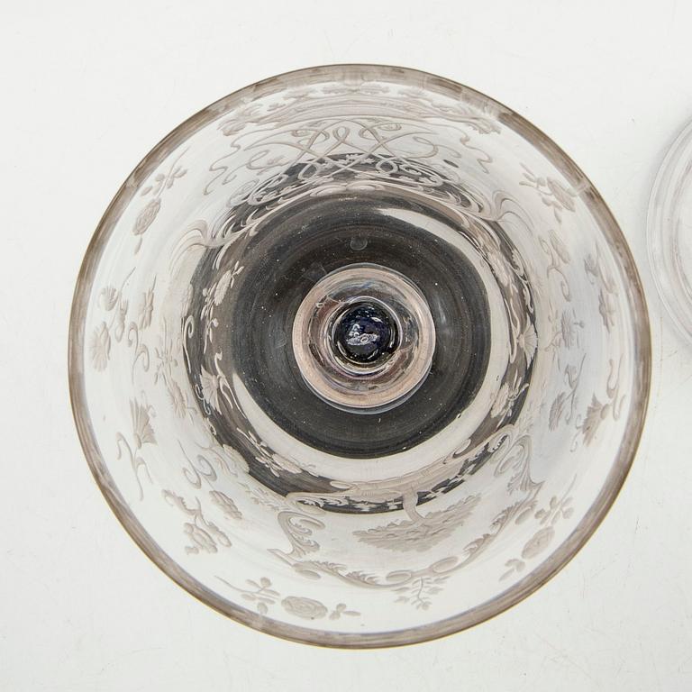Cup with lid, glass, 18th century.