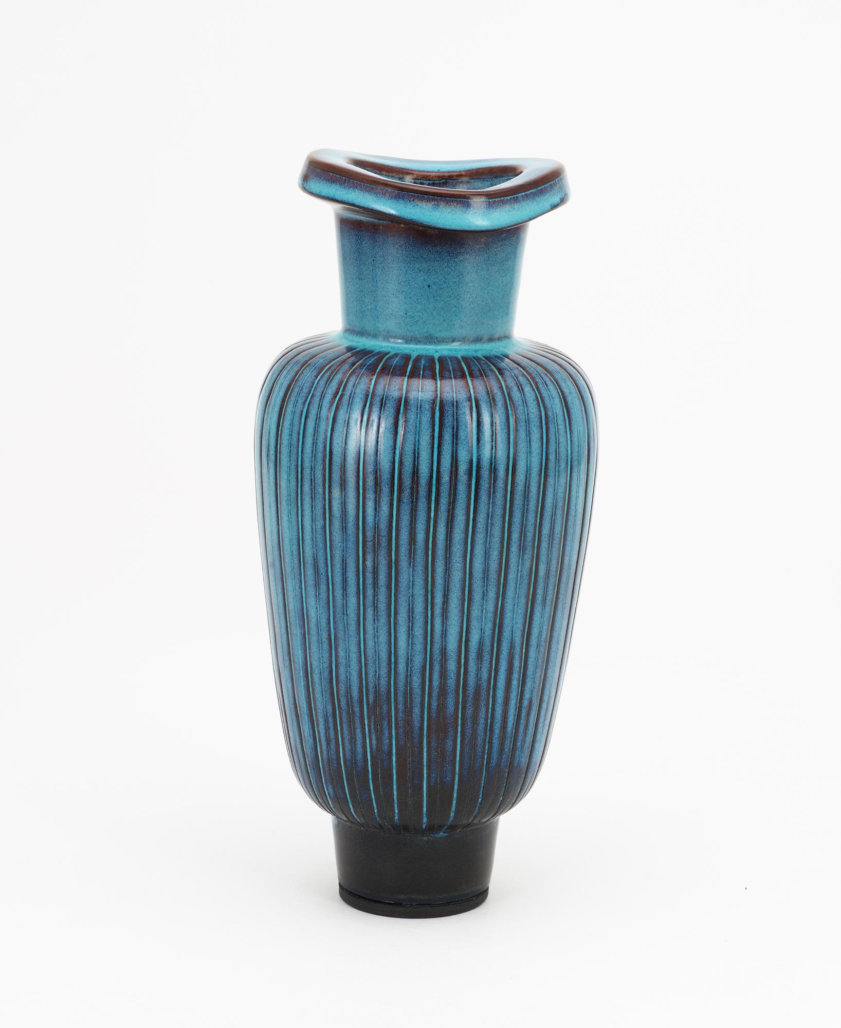 A Wilhelm Kåge 'Farsta' stoneware vase, Gustavsberg studio, probably 1950's.