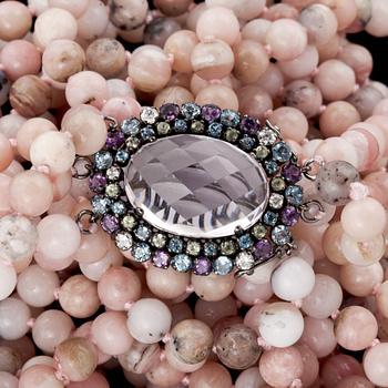 COLLIER, rundaslipade opaka rosa opaler, med lås i silver besatt med bl.a. diamanter. 2000-tal.