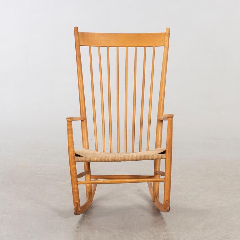 Hans J Wegner, gungstol, "J 16". FDB Möbler, 1900-talet sandra hälft.