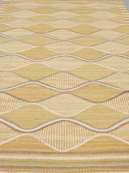 CARPET. "Spättan gul". Flat weave. 213 x 103 cm. Signed AB MMF BN.