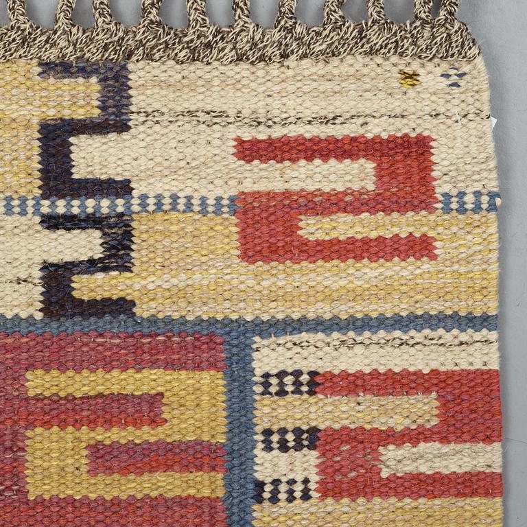 Märta Måås-Fjetterström, a carpet, "Röda Esset", flat weave, ca 304,5 x 200-201,5 cm, signed AB MMF.