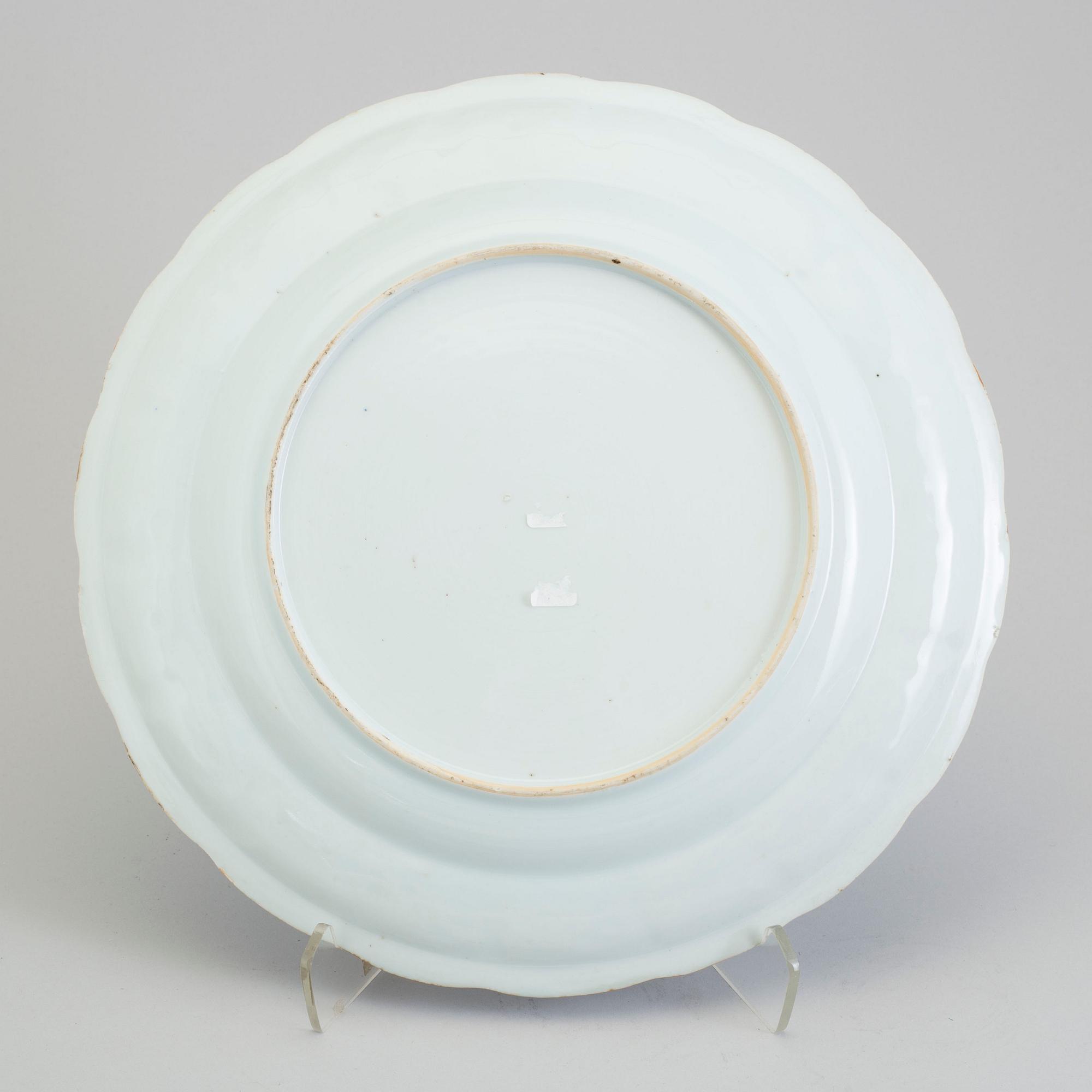 A blue and white export porcelain figural dish, Qing dynasty, Qianlong (1736-95).