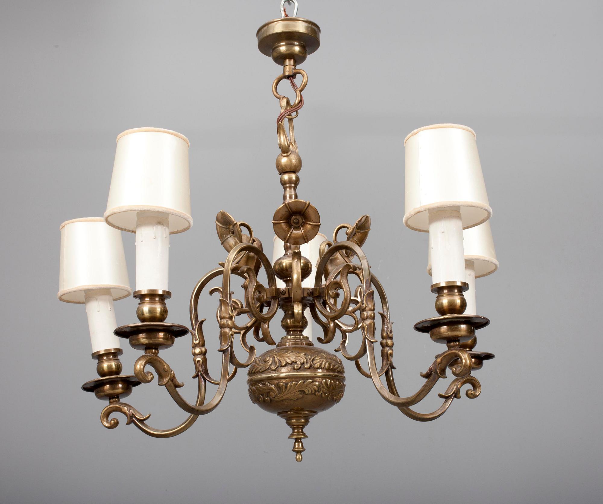 TAKKRONA, barockstil, 1900-talets första hälft. Höjd 67 cm.
