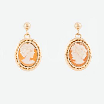 Pendant, ring, and a pair of earrings, 18K gold with shell cameo.