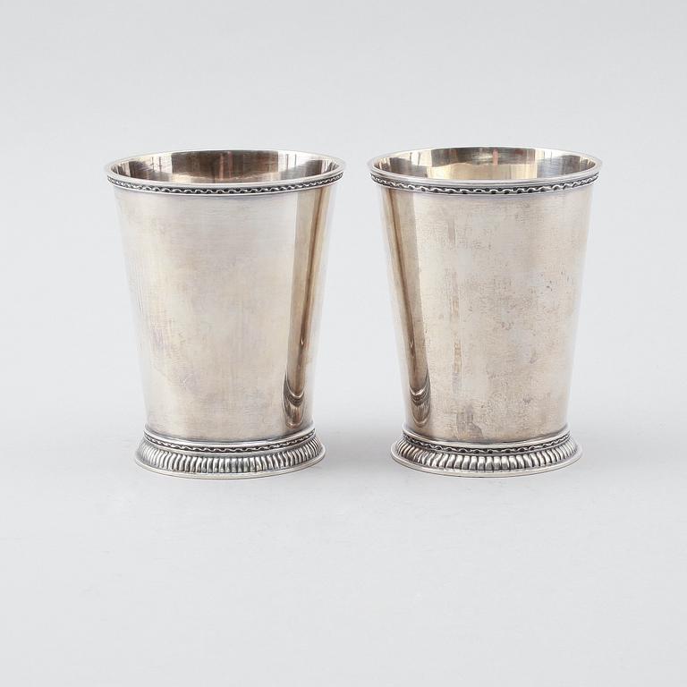 BÄGARE, 2 st, silver, Eric Råström, Stockholm 1945 och 1947. Tota vikt ca 388 g.