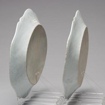 A pair of blue and white serving dishes, Qing dynasty, Qianlong (1736-95).