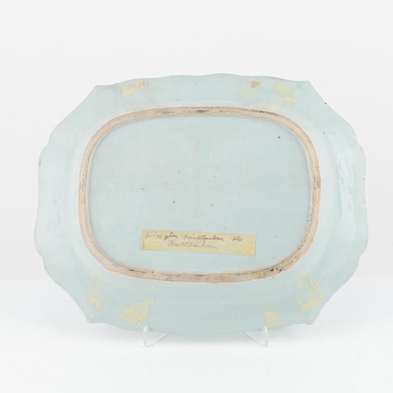 A blue and white serving dish, China, Qianlong (1736-95).