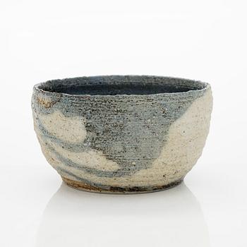 Raija Tuumi, a stoneware bowl, signed RT ARABIA 1969.