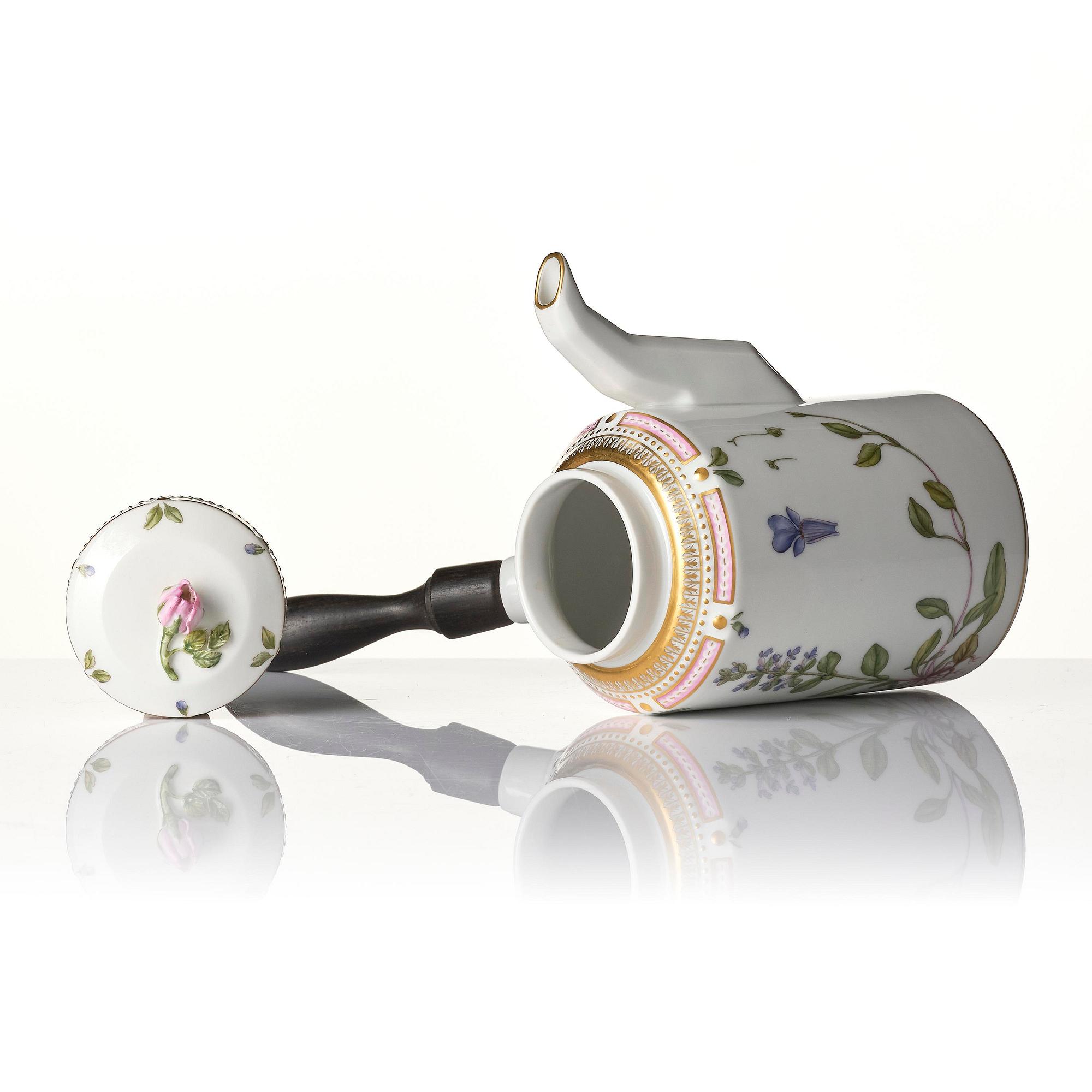 A Royal Copenhagen 'Flora Danica' coffee pot with cover, Denmark, 20th century.