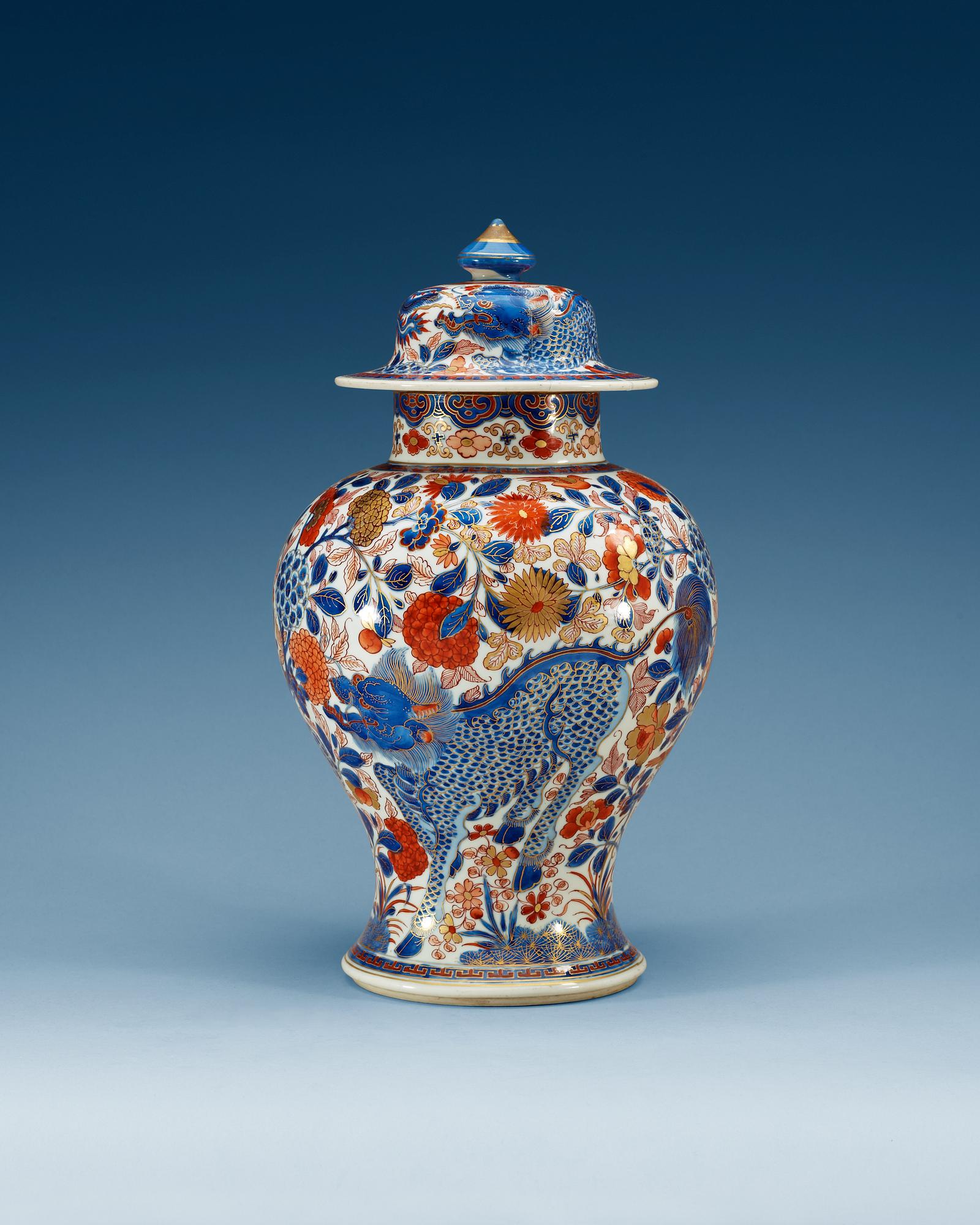 A 'Clobbered' jar with cover, Qing dynasty, Kangxi (1662-1722).