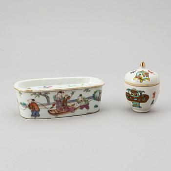 A group of 14 blue and white, famille rose and imari porcelain objects, Qing dynasty, 18th-19th century.