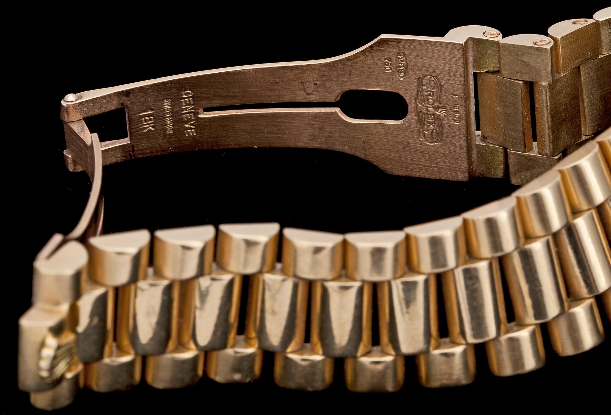 ARMBANDSUR, Rolex, Oyster Perpetual Day-date, guld med briljantslipade diamanter, 1977.