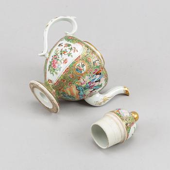 A famille rose Canton teapot with cover, Qing dynasty, late 19th century.