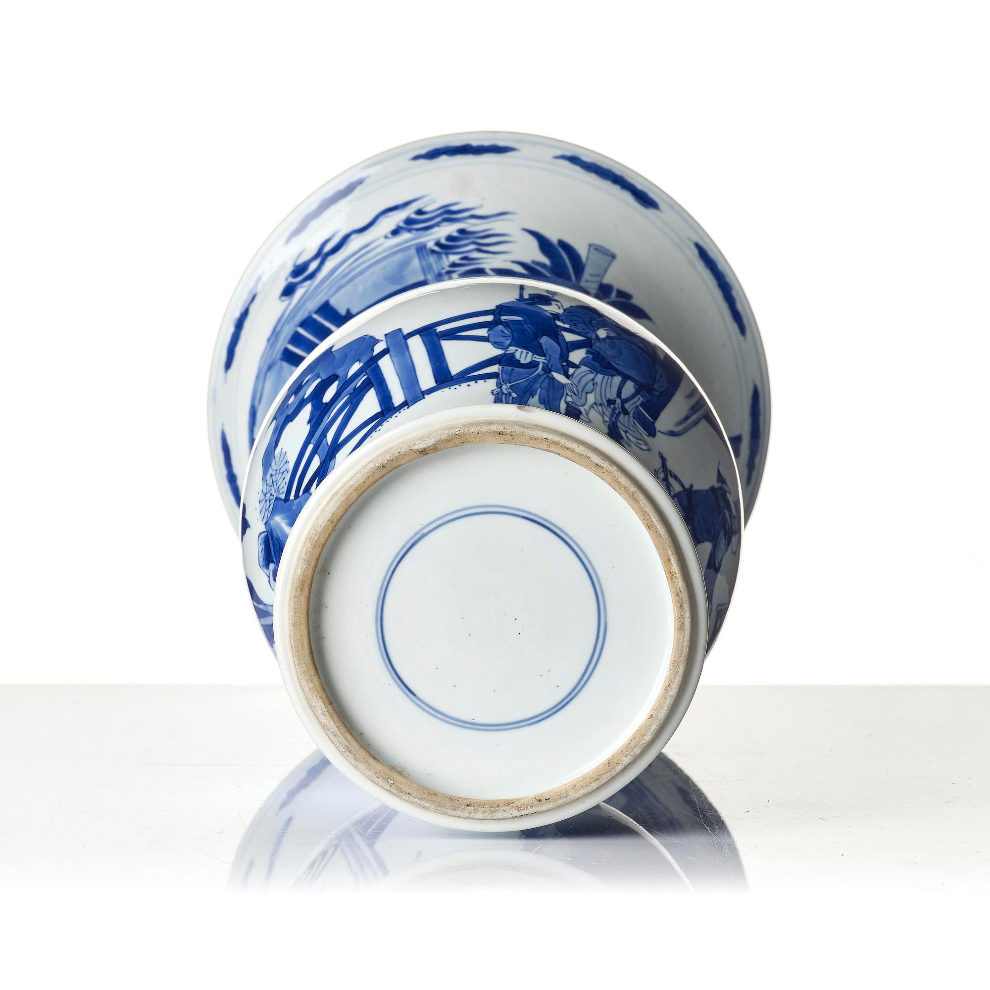 A large blue and white 'yenyen' vase, China, 20th century.